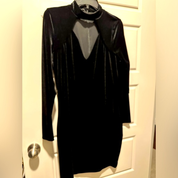 Black Velvet Long-Sleeved Dress: Express Women’s Size Large - Picture 1 of 3